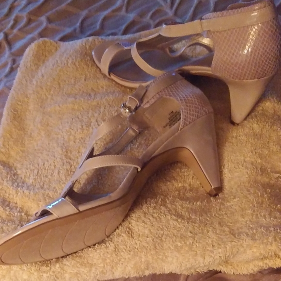 Bandolino women's shoes - Picture 5 of 8